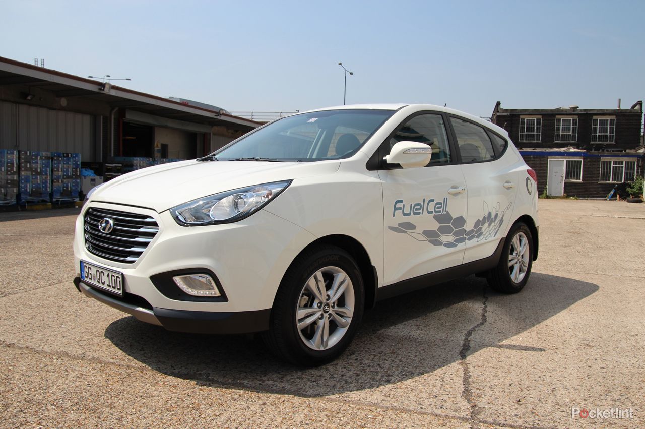 driving the hyundai ix35 fuel cell the world s first production hydrogen fuel cell car image 4