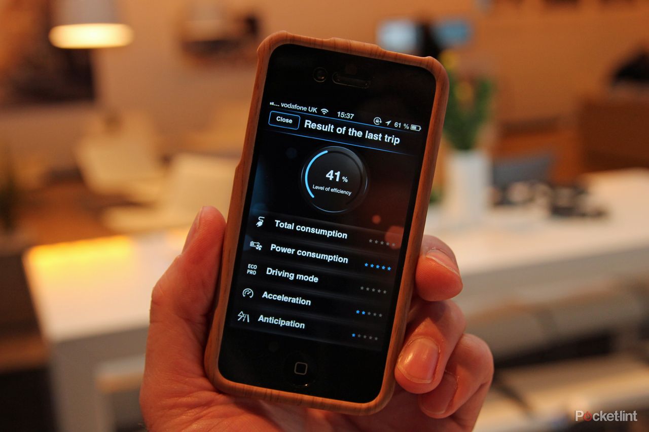 bmw i3 connecteddrive remote app lets you check status plan routes set the aircon and more image 3