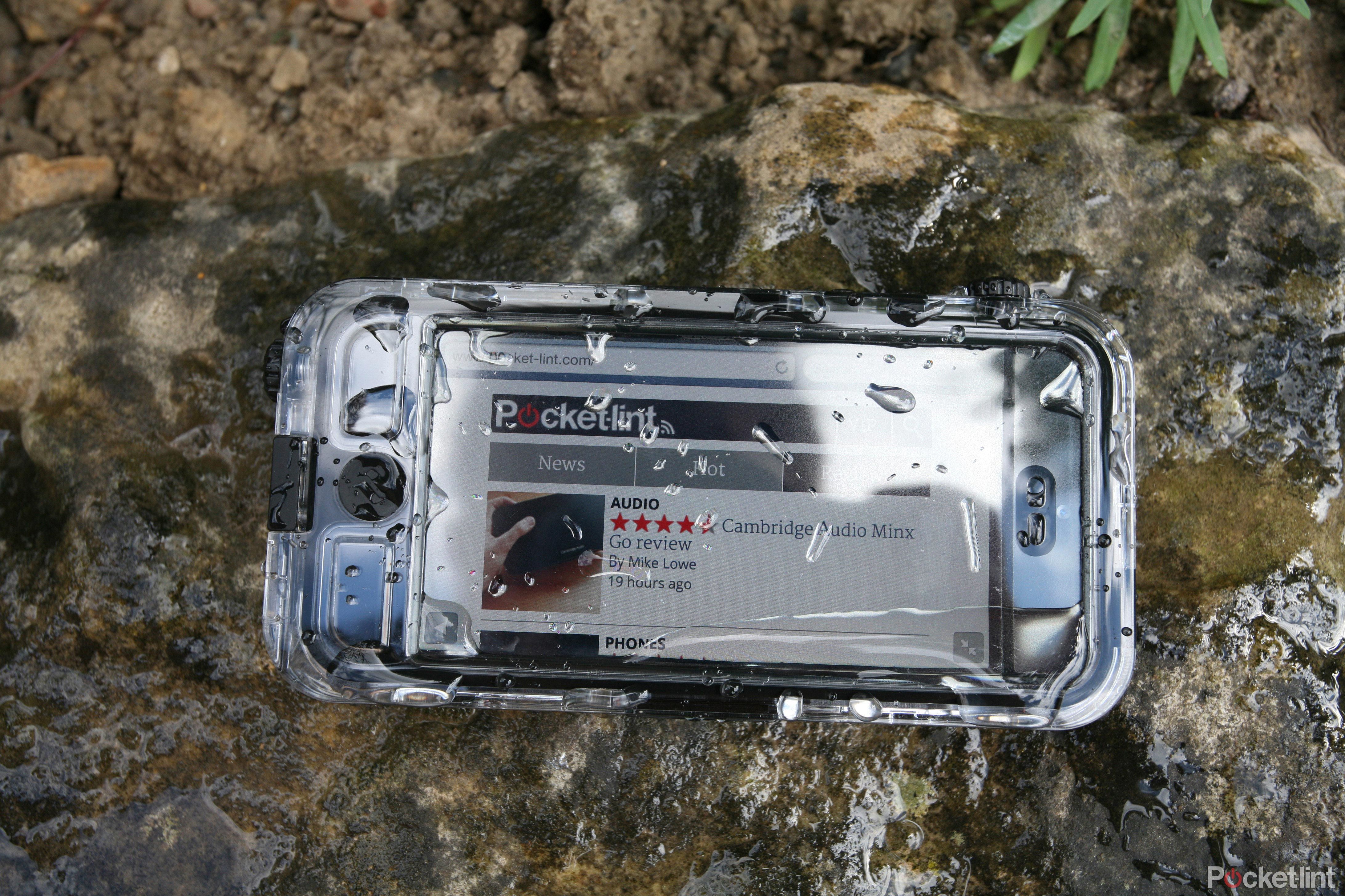 hands on griffin survivor catalyst waterproof iphone 5 case review image 1