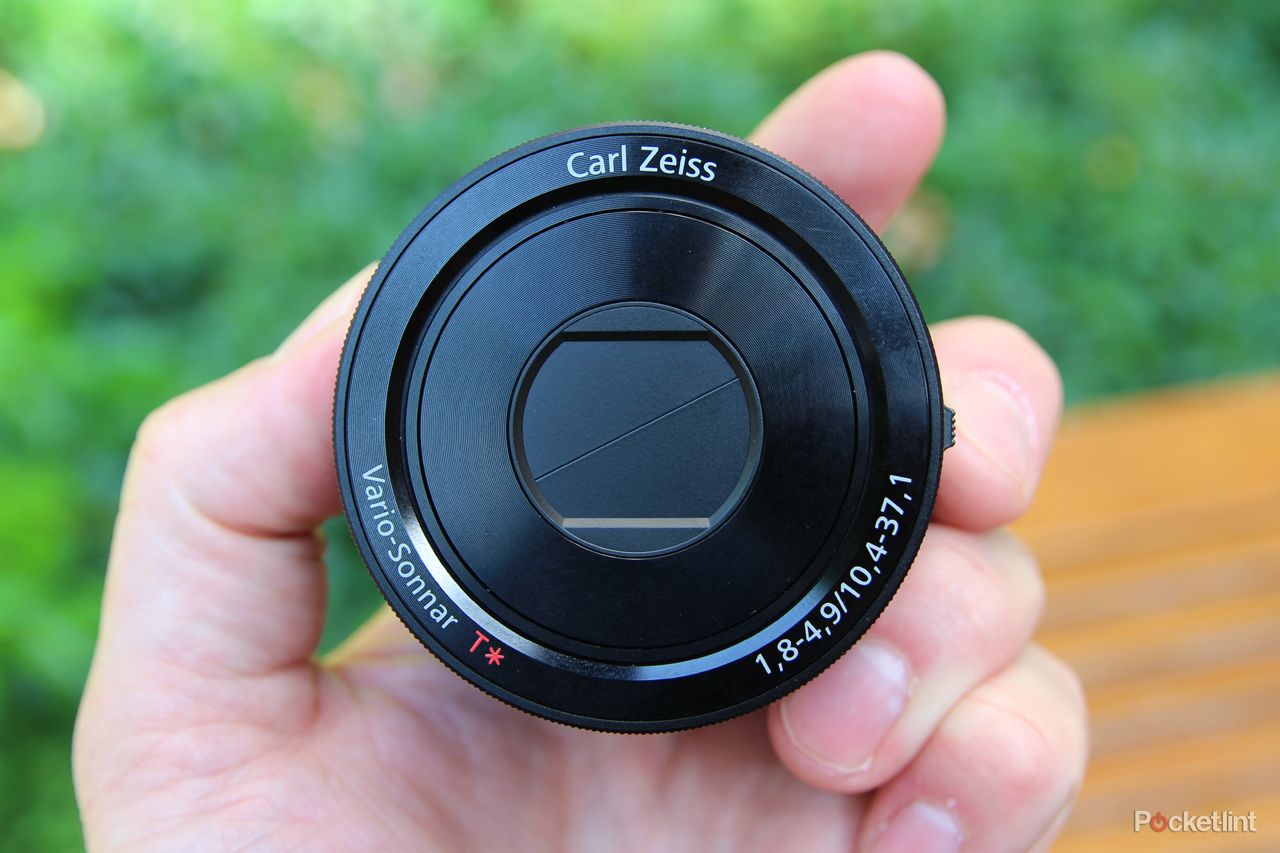 sony qx100 lens style camera hands on with the rx100 ii lens for your phone image 1