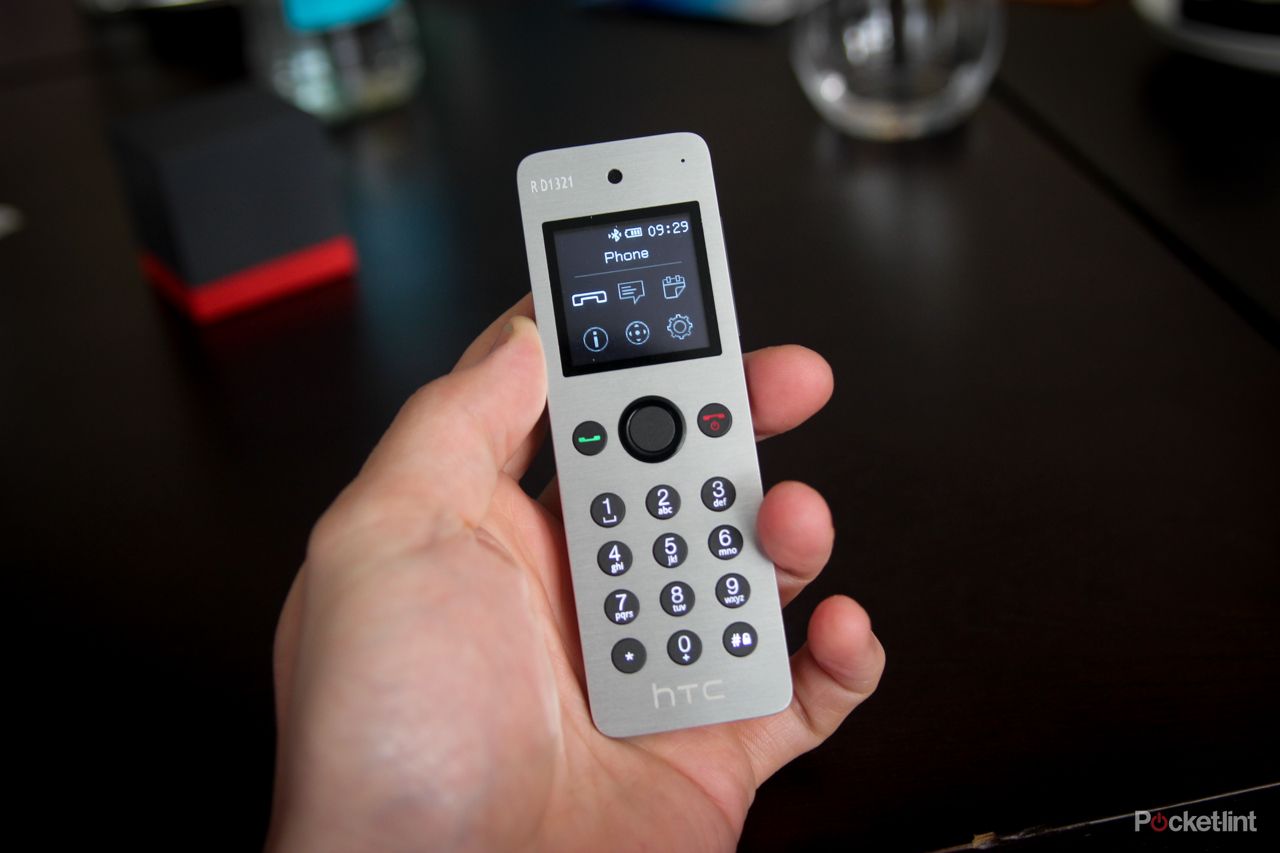 hands on htc mini is a bluetooth handset and remote for your larger phone image 1