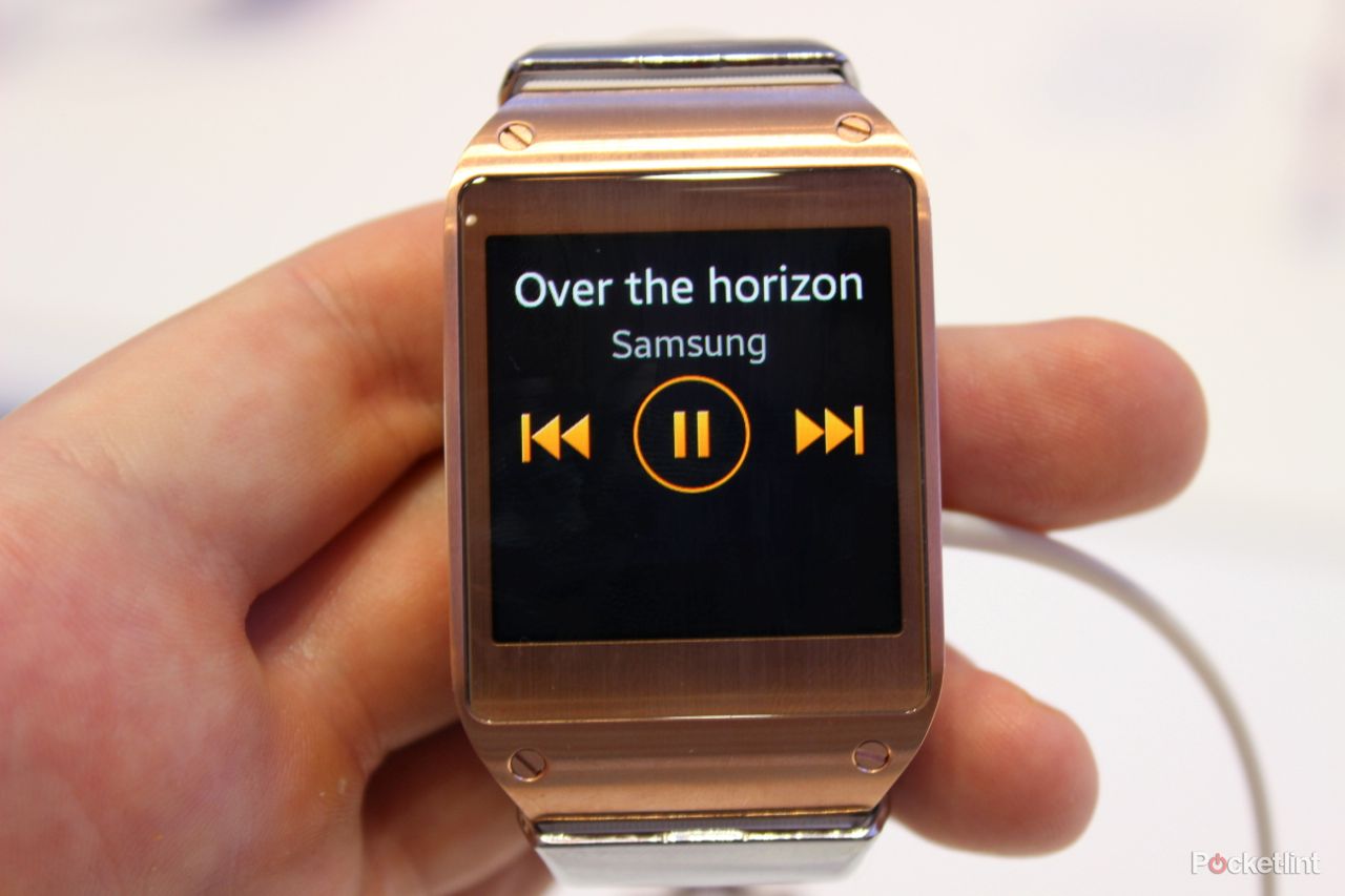 hands on samsung galaxy gear review killing time with the new smartwatch image 18