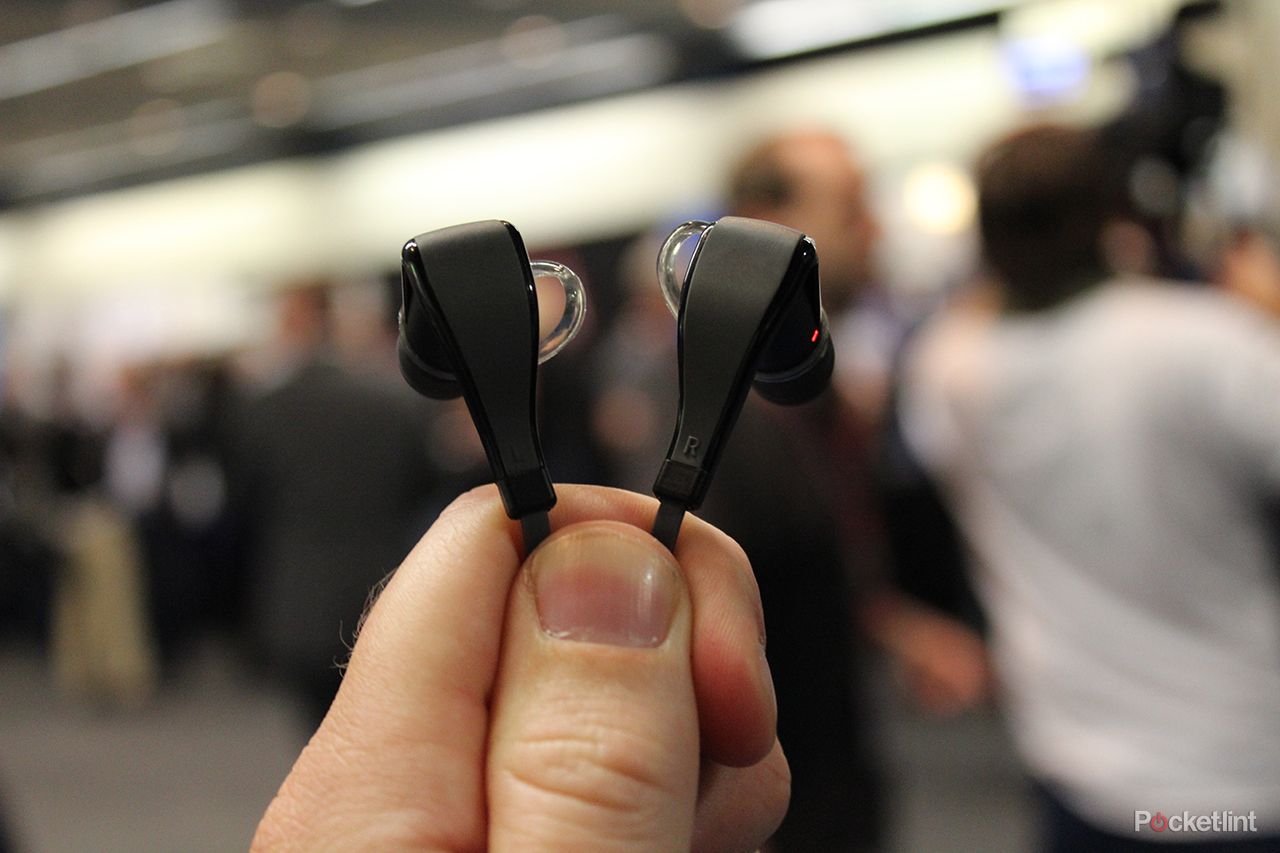 plantronics backbeat go 2 earbuds hands and ears on image 1