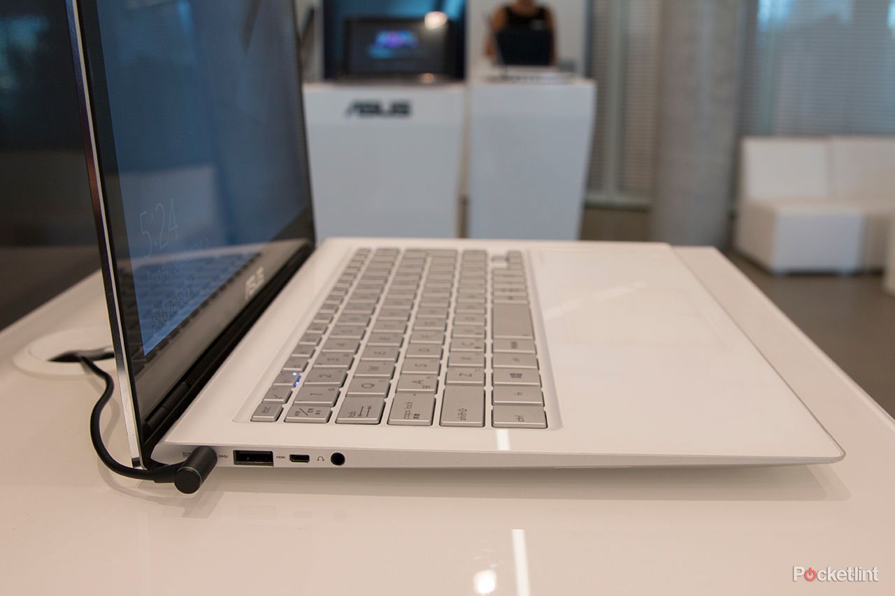 asus zenbook ux301 hands on gorilla glass topped laptop is a stunner image 5