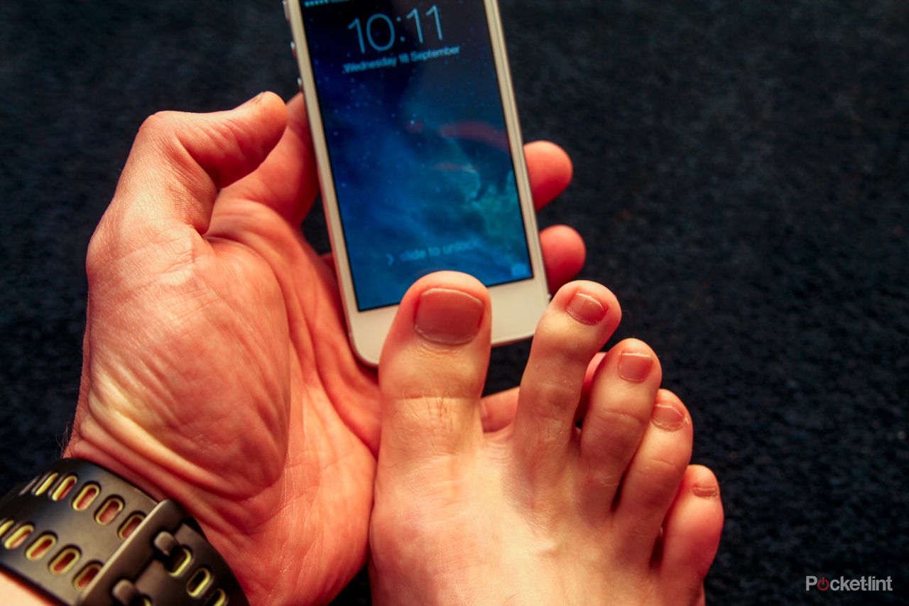 yes you can use your toes to open the new iphone 5s image 1