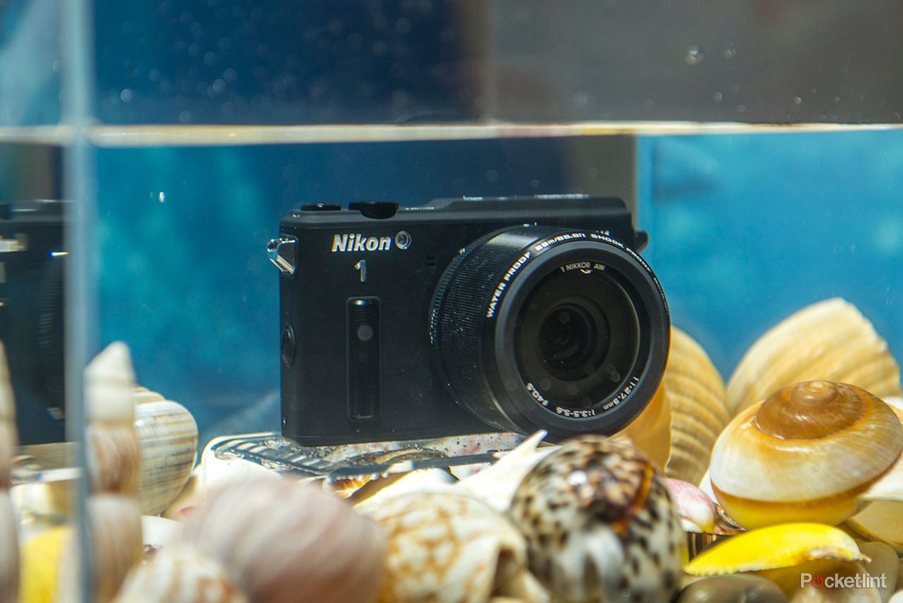nikon 1 aw1 hands on with the world s first waterproof compact system camera image 1