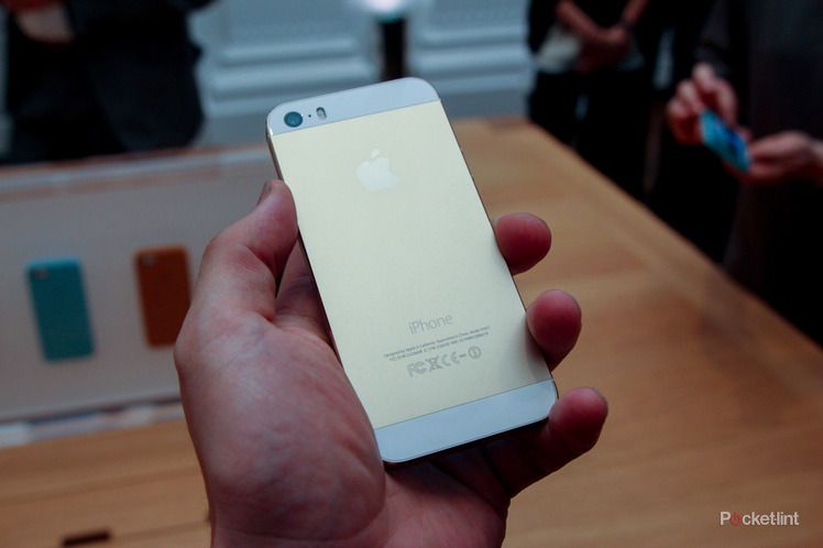 gold iphone 5s snags 10 000 on ebay do they know it s not real gold  image 1