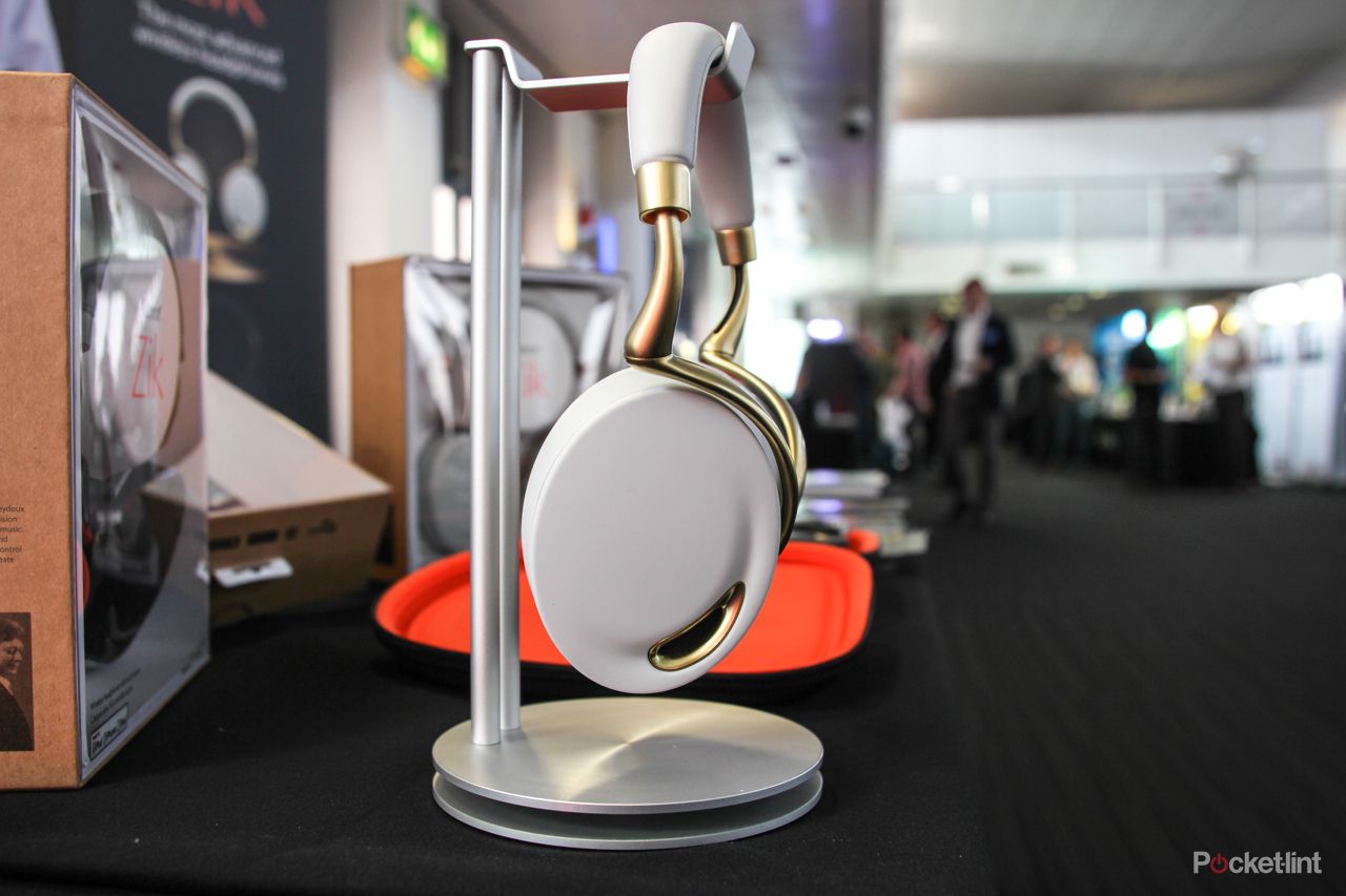 parrot zik by starck headphones hands on with the new iphone 5s friendly colours image 1