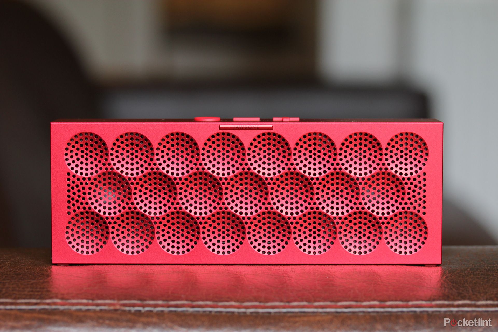 jawbone mini jambox big sound small package video and pictures  image 1