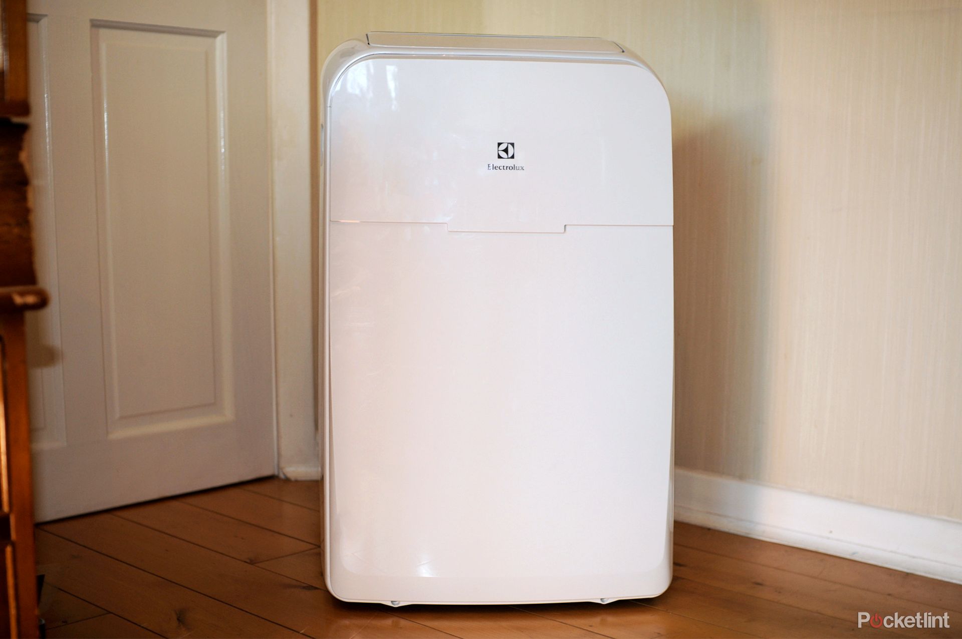 electrolux portable air conditioner exp09hn1wi image 1