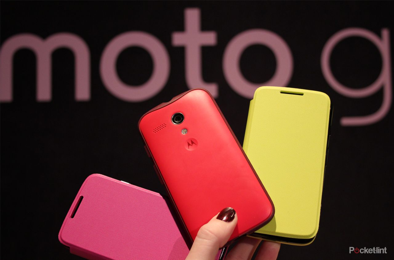 motorola moto g accessories hands on with the flip shell grip shell and earphones image 1