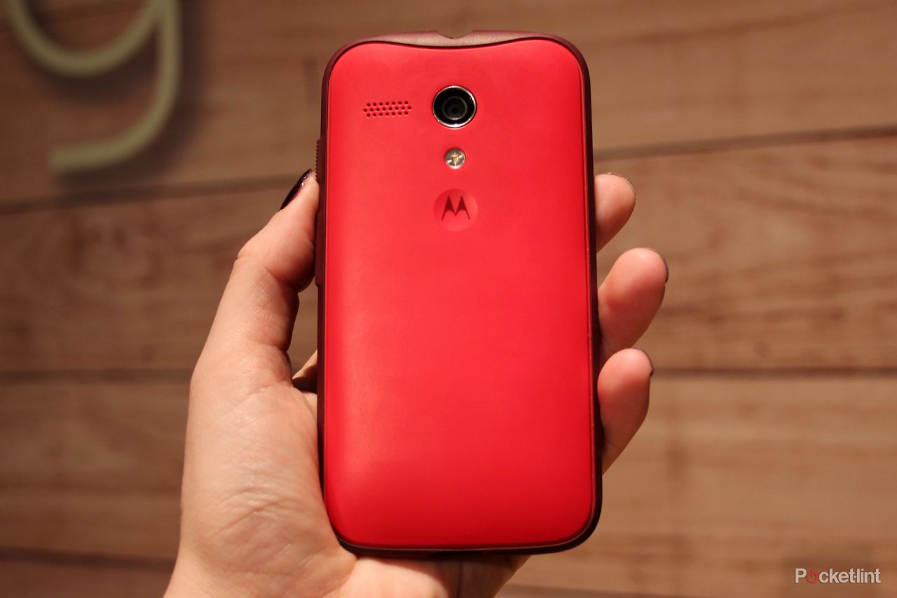 motorola moto g accessories hands on with the flip shell grip shell and earphones image 10