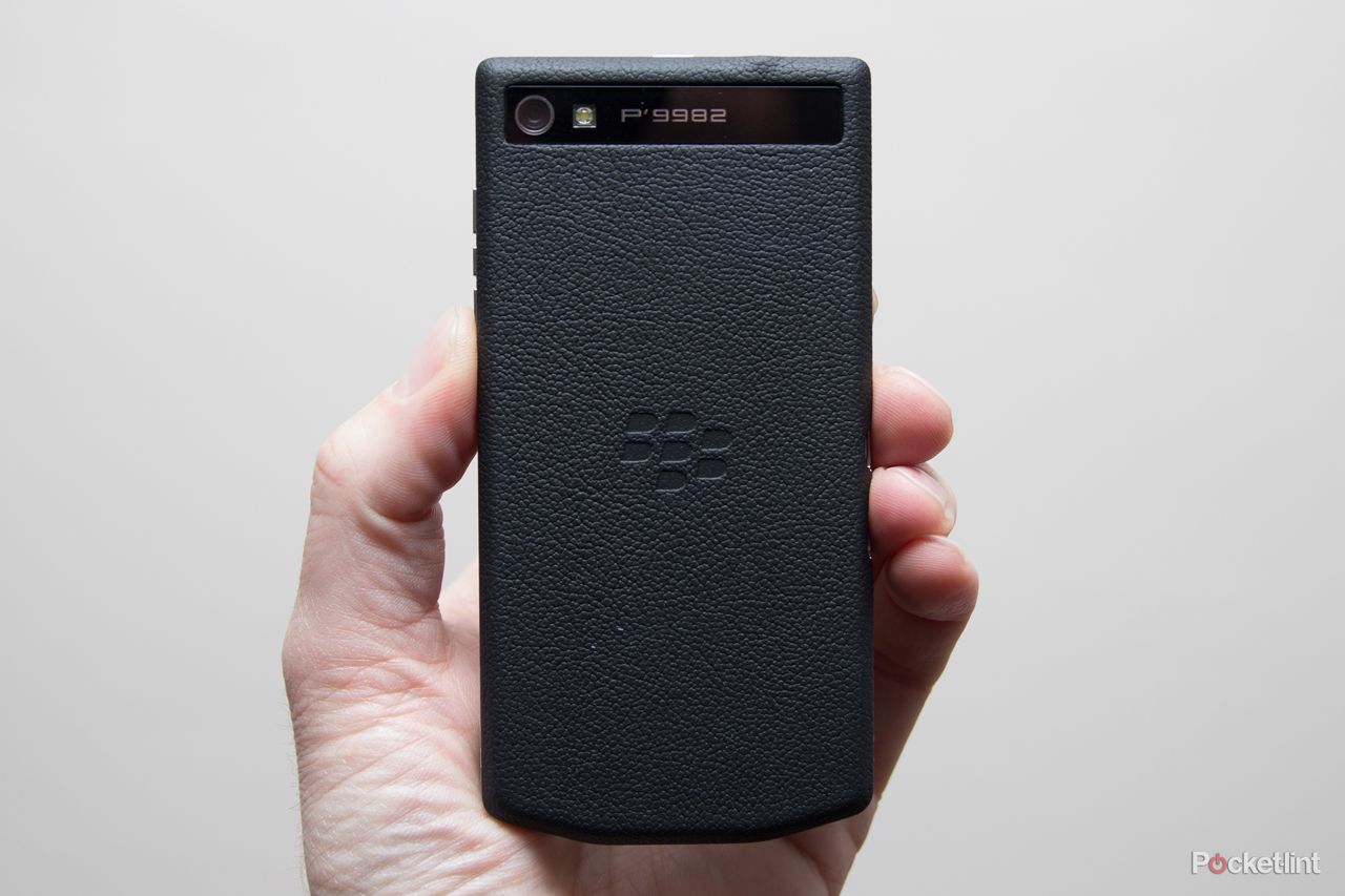 blackberry porsche design p 9982 pictures and hands on image 9