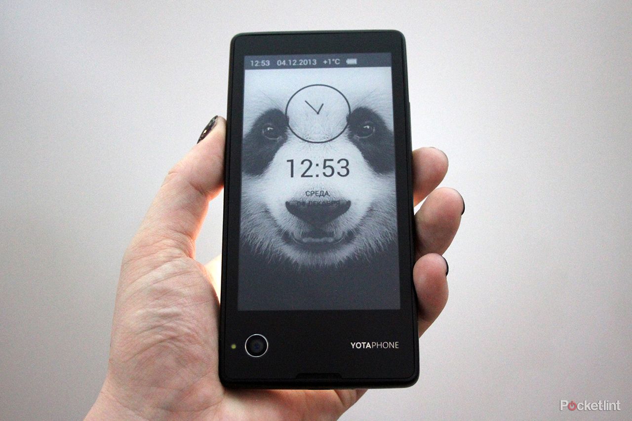 hands on yotaphone review image 1