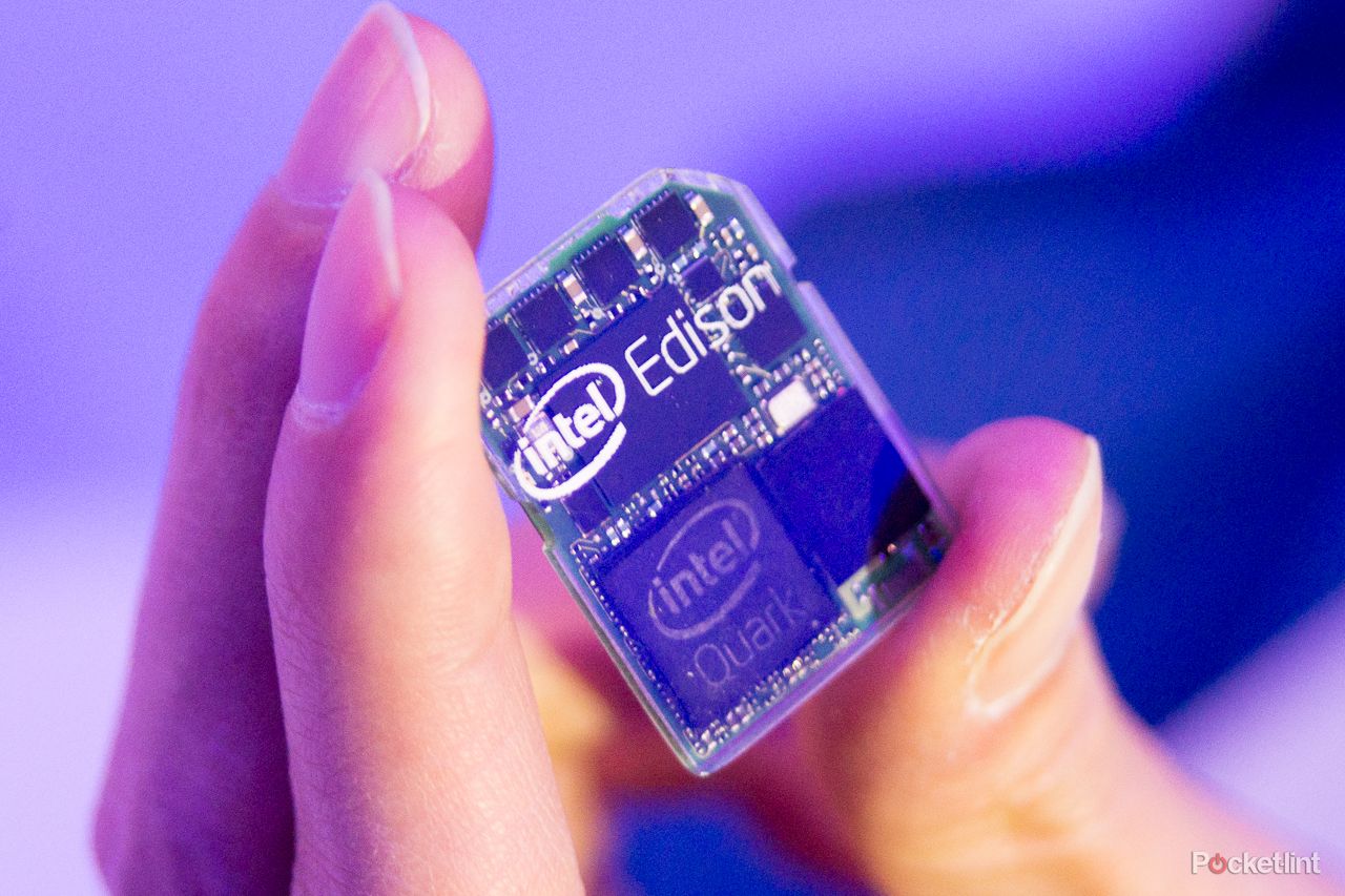 intel debuts sd card sized computer called edison video  image 1