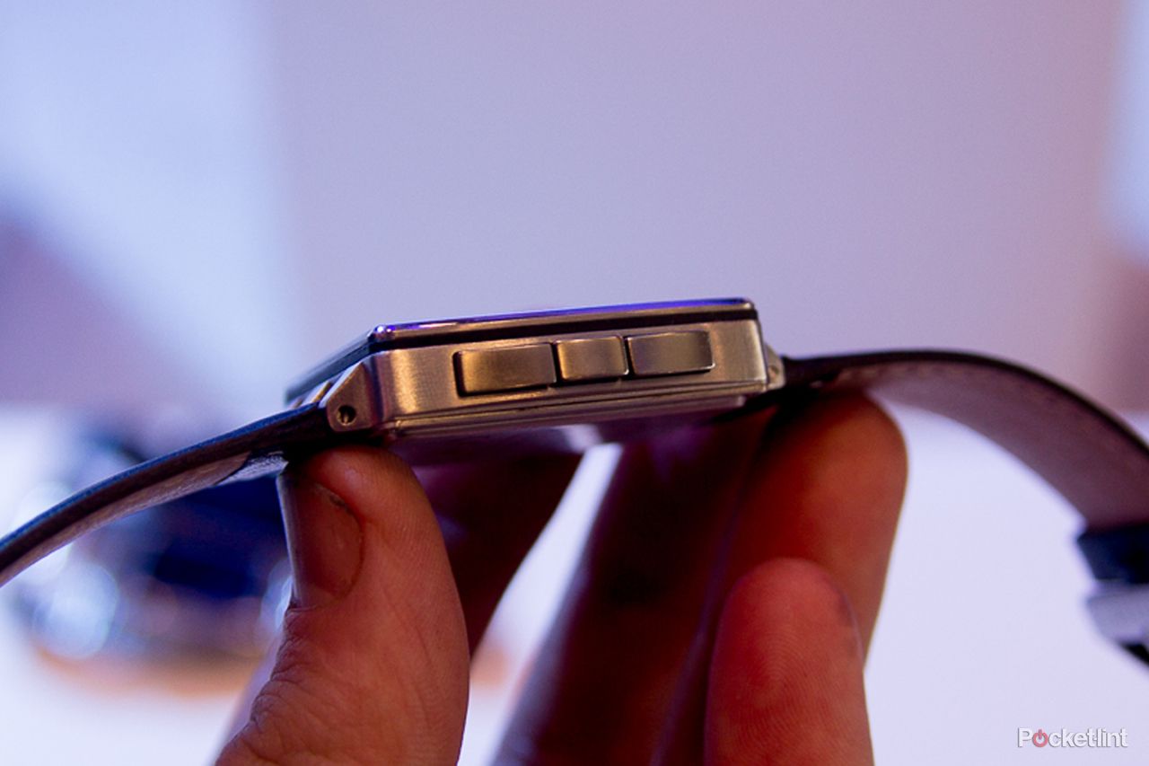 hands on pebble steel review video image 8