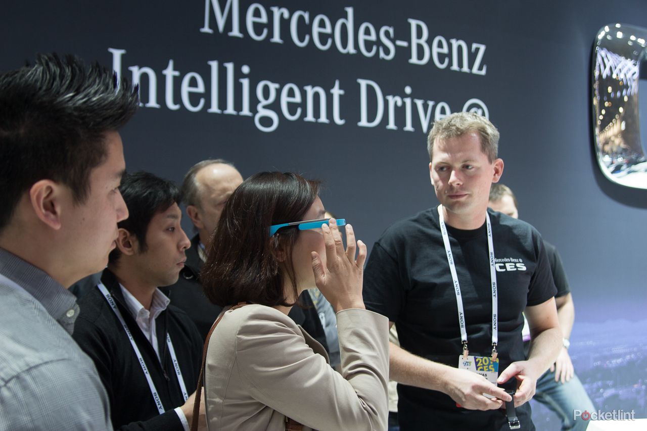 hands on with mercedes pebble and mercedes google glass app image 4