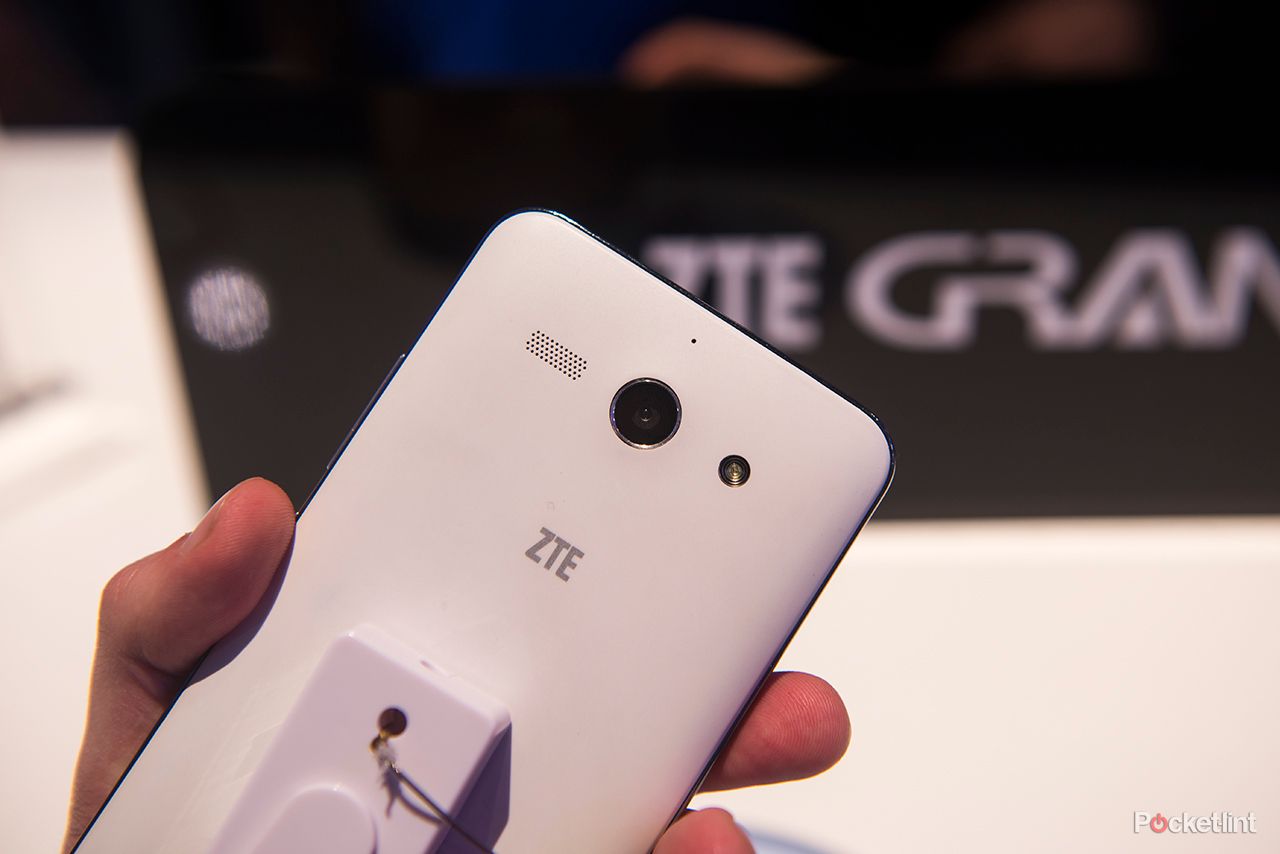 hands on zte grand s ii is bigger bolder and more powerful than original image 7