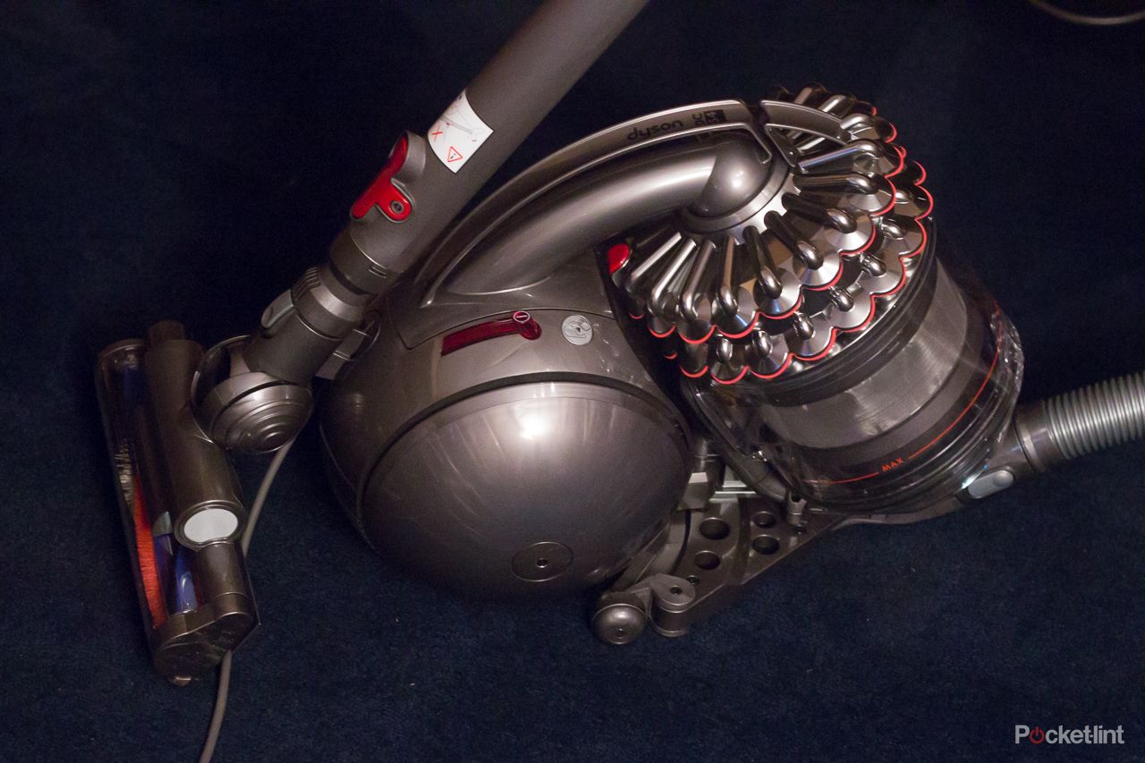 hands on dyson cinetic dc54 animal review image 1