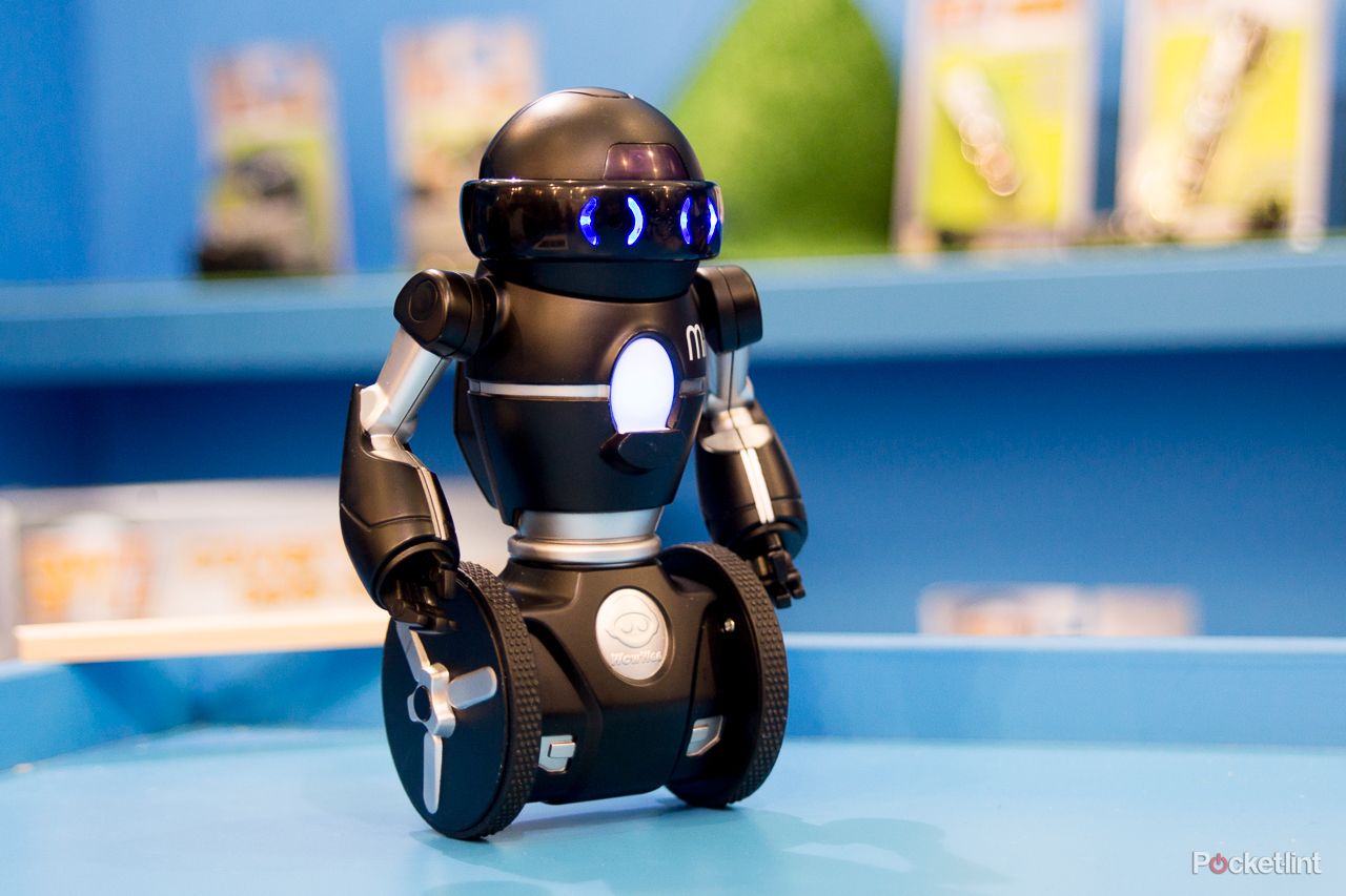 hands on wowwee mip balancing robot review video  image 1
