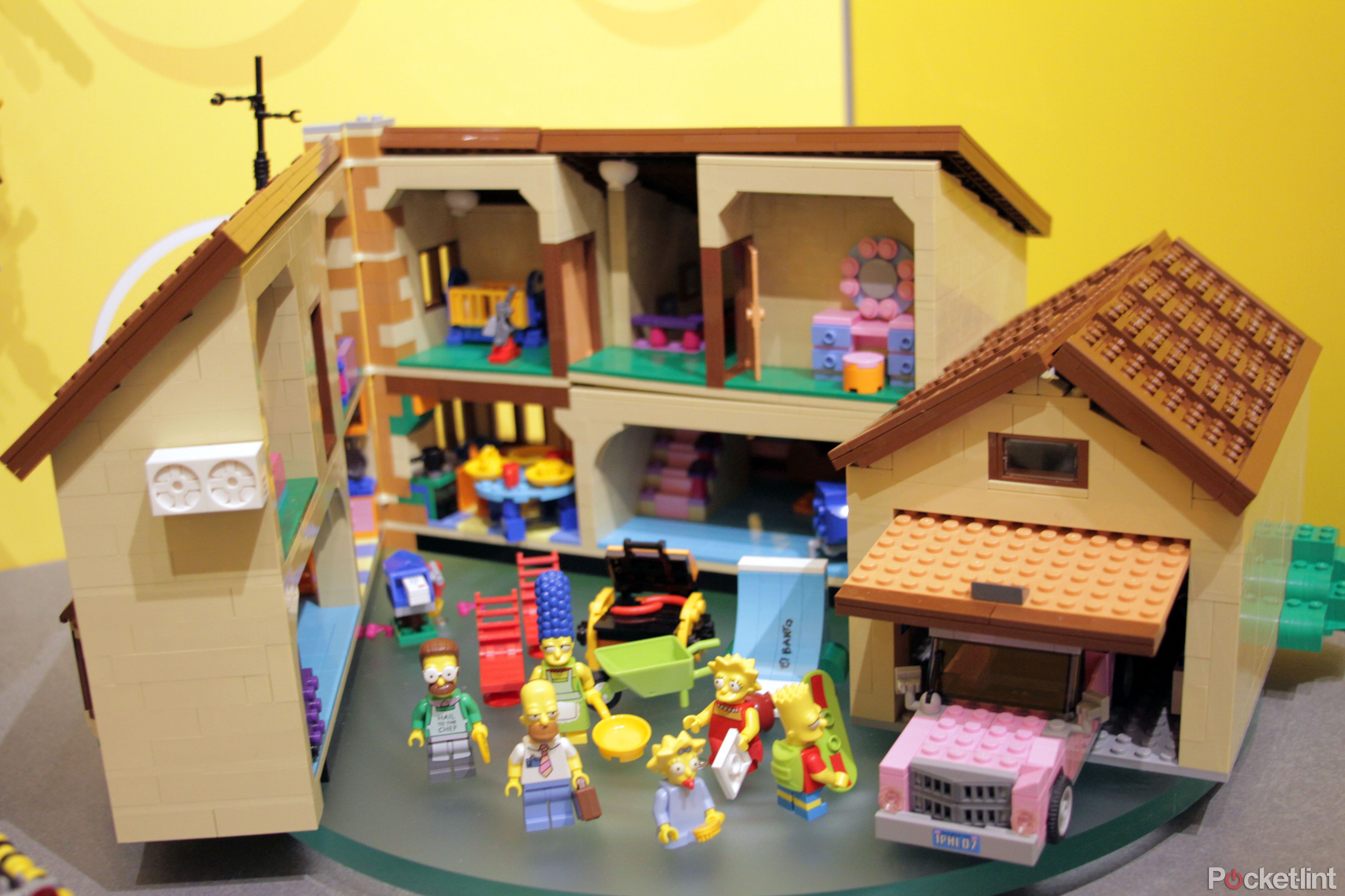 hands on lego the simpsons house review image 1