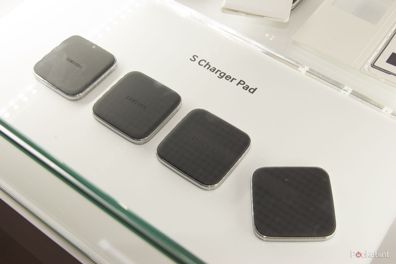 samsung galaxy s5 accessories first look at s charger pad s view cover more image 4