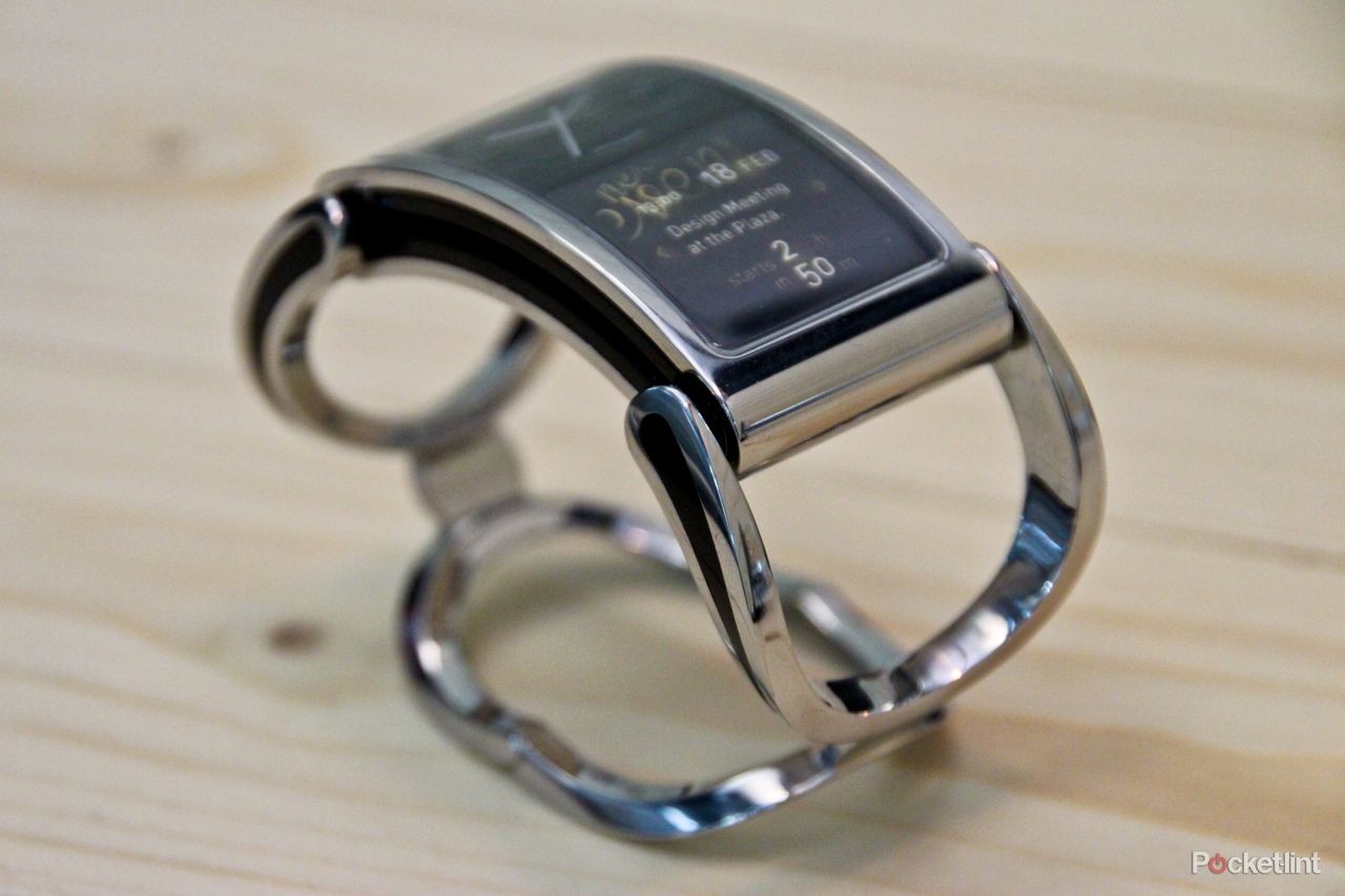 creoir ibis smartwatch jewellery pictures and hands on image 4