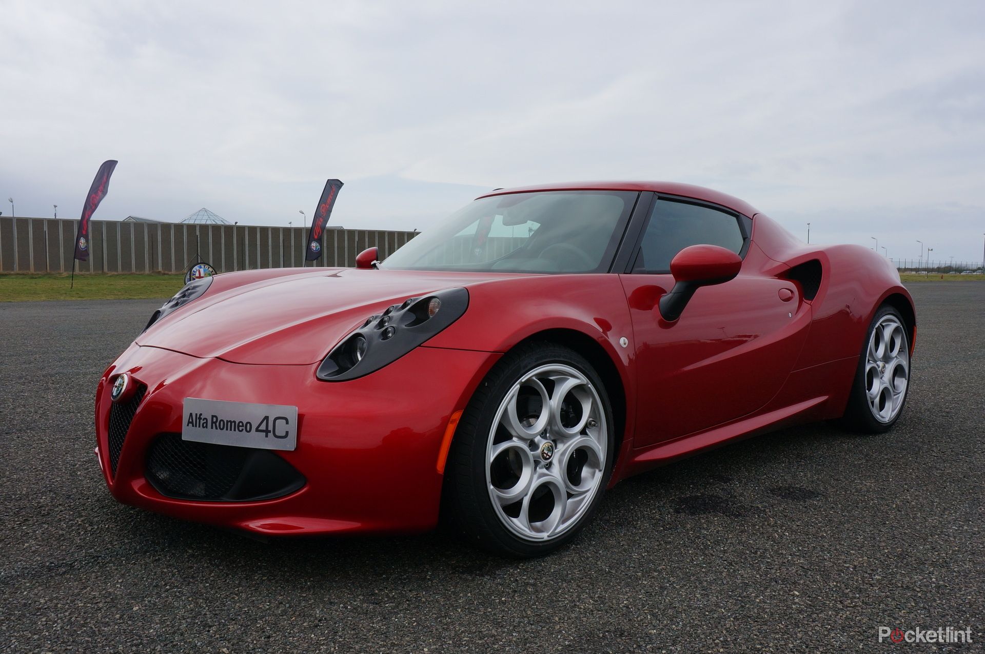 hands on alfa romeo 4c review image 1