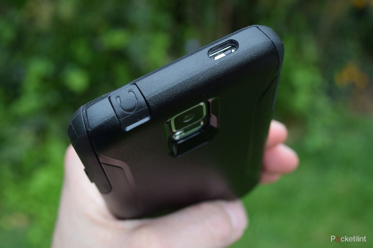 hands on otterbox commuter case for samsung galaxy s5 review image 7