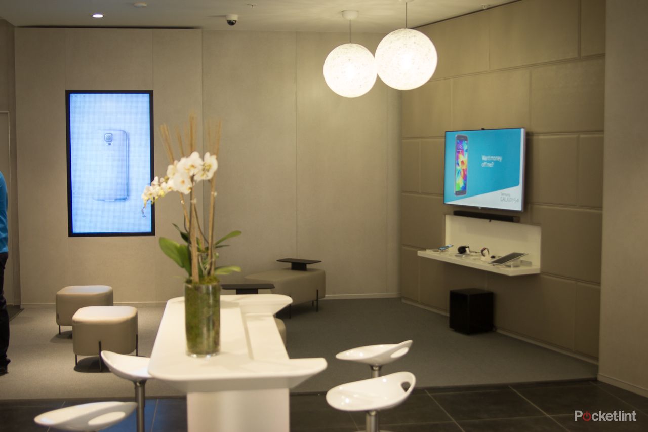 new samsung experience stores let you get touchy feely image 4