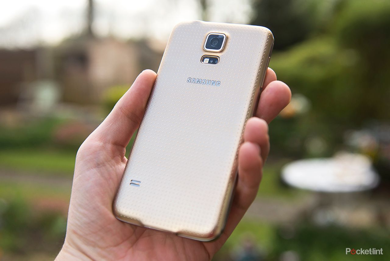 samsung galaxy s5 copper gold pictures and hands on image 1