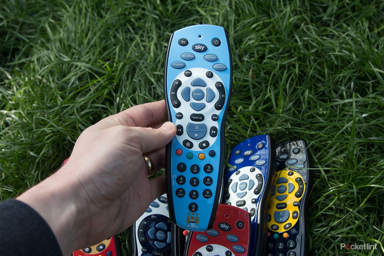 sky hd footy remotes pictures and hands on liverpool chelsea man city who will win the title image 9