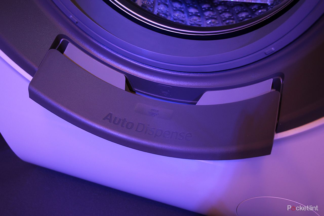 samsung ww9000 smart washing machine offers full lcd touchscreen smartphone like controls image 3