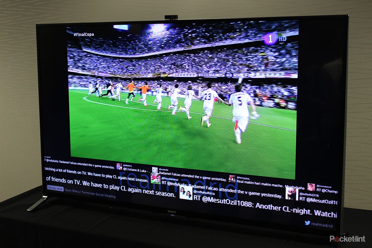 sony x9 4k tv featuring a soccer team running hand-in-hand across a pitch. 