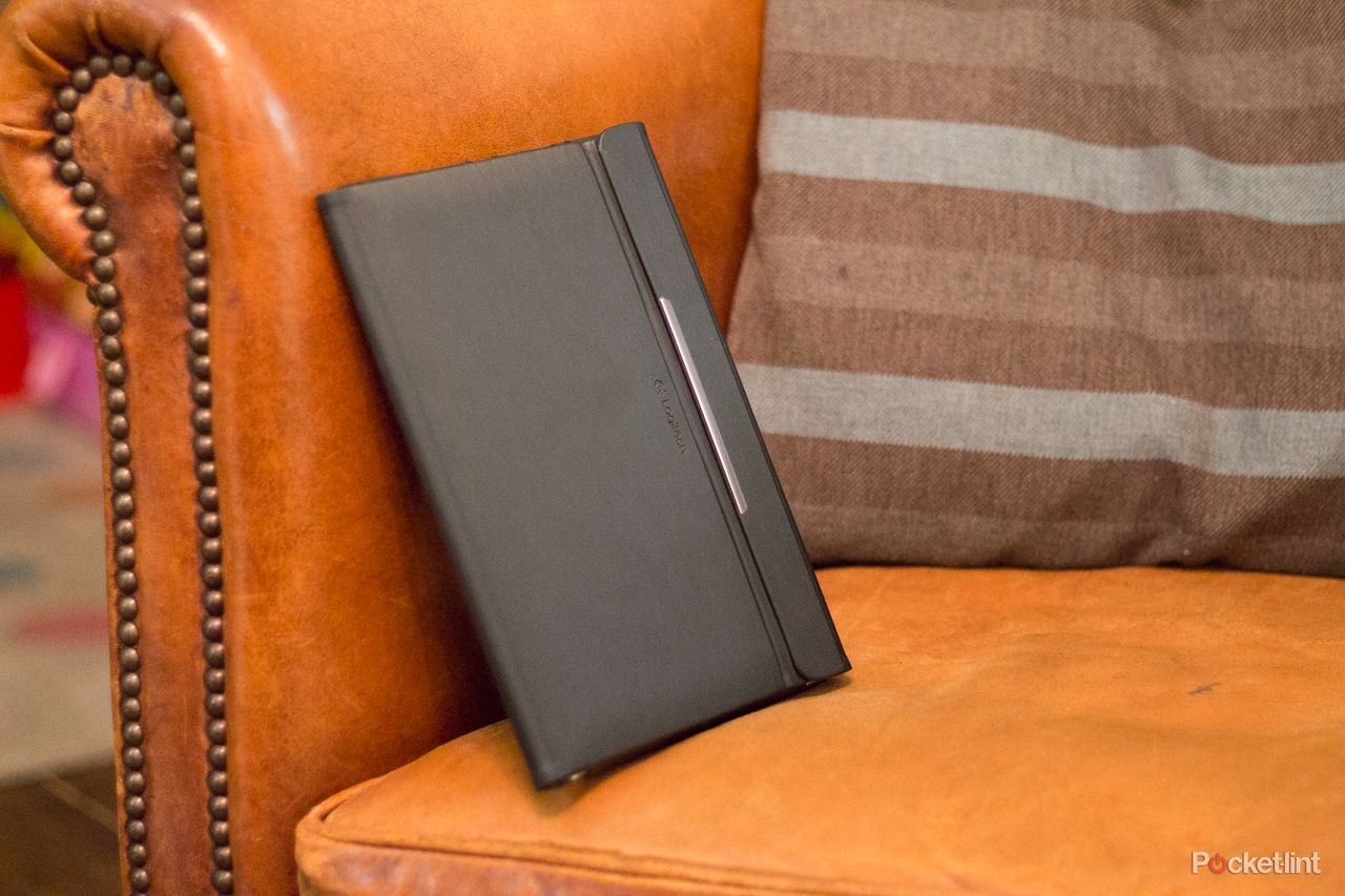 hands on logitech turnaround case for ipad air review image 1