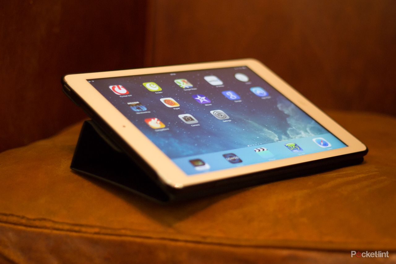 hands on logitech turnaround case for ipad air review image 2
