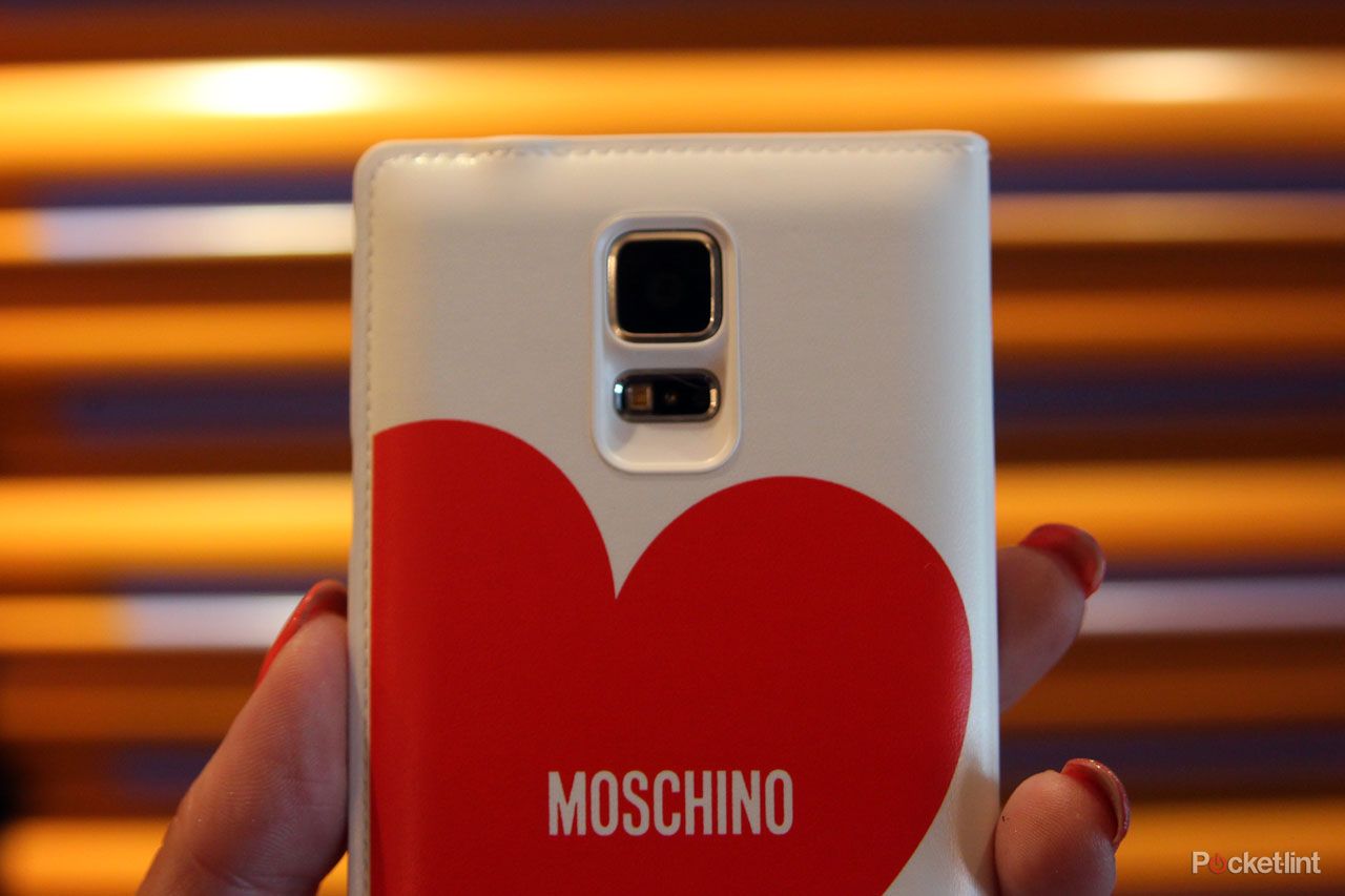 hands on samsung galaxy s5 moschino case and nicholas kirkwood case review image 2