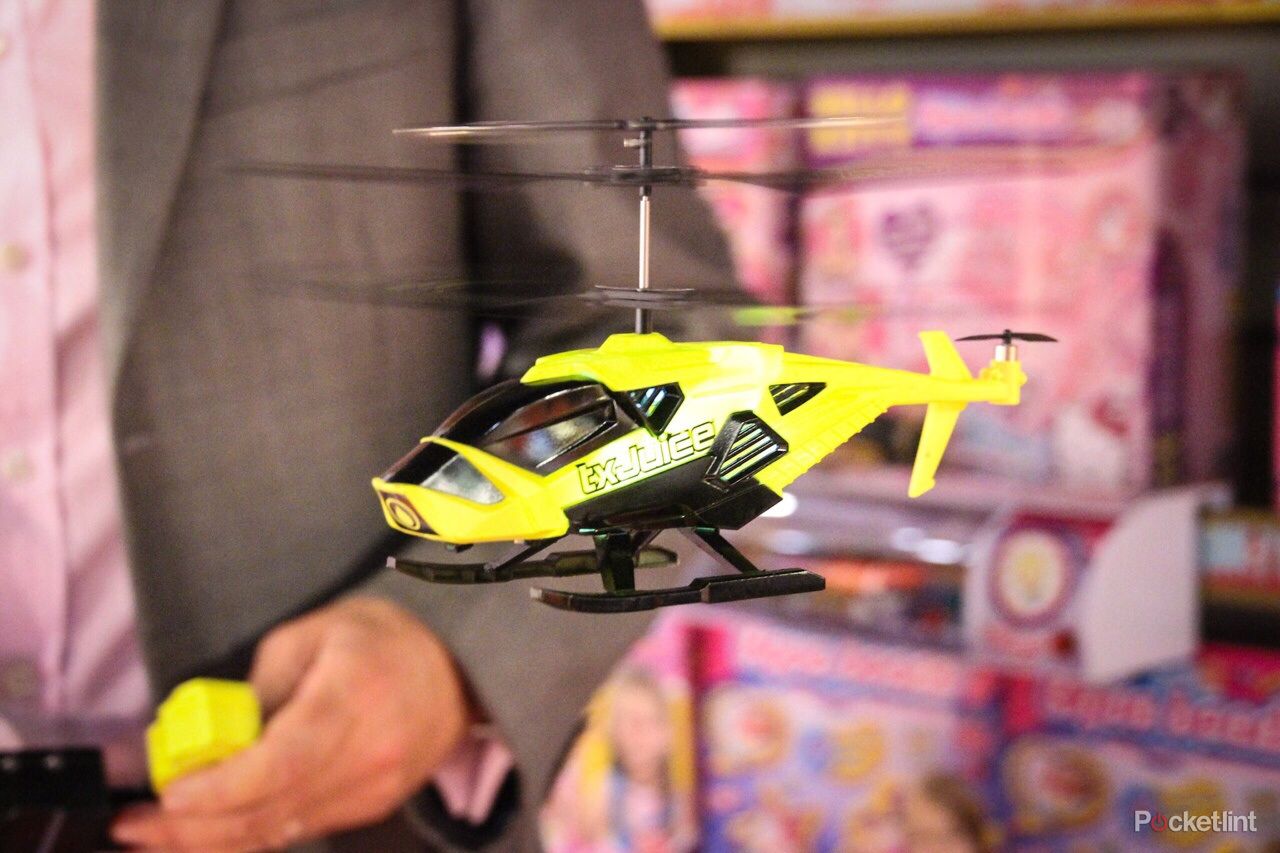 tx juice ai copter hands on with the rc helicopter that will last longer than christmas day image 1