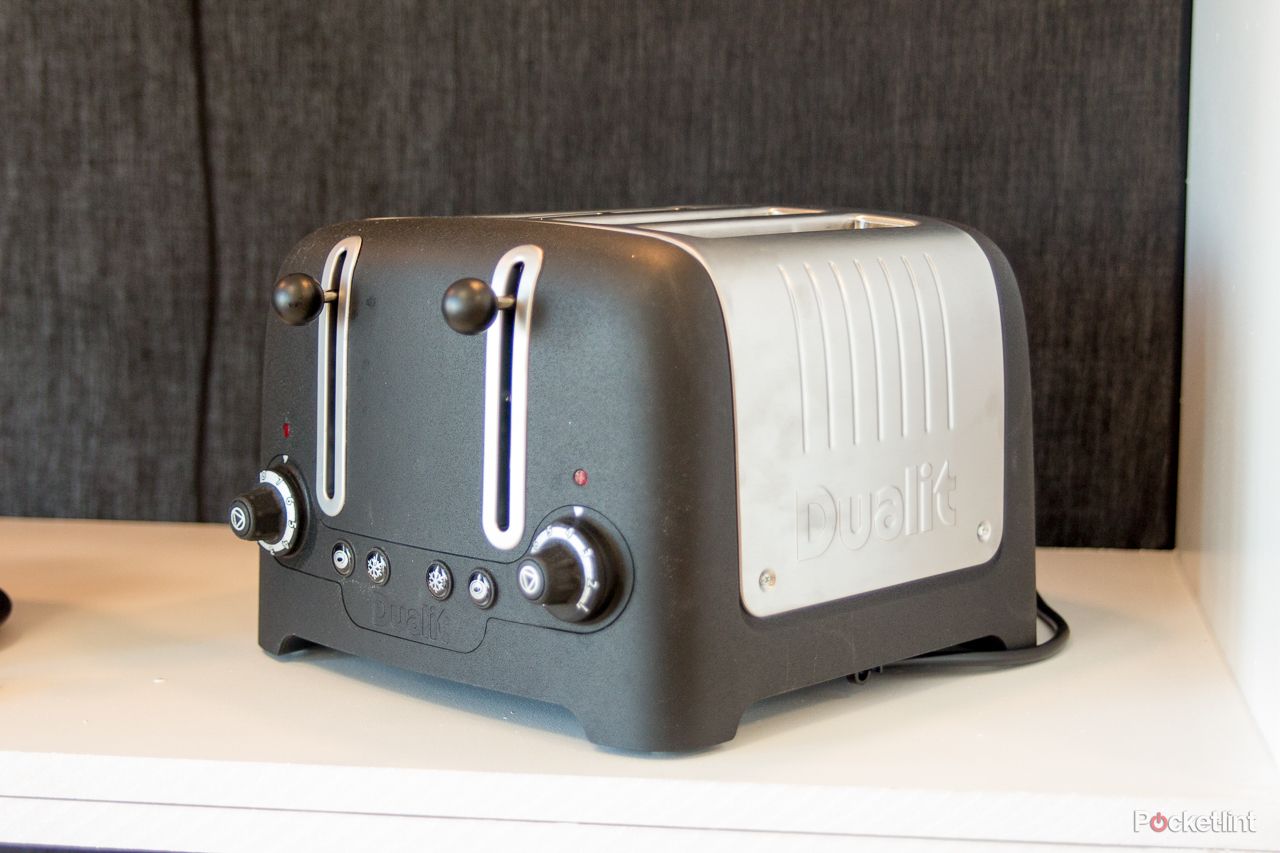 the secret to making perfect toast new dualit toaster uses algorithm for just that image 1