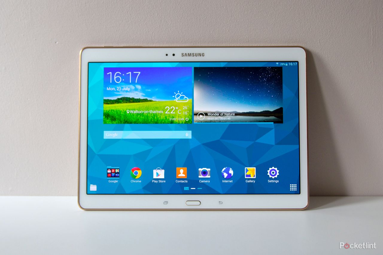 Persoon belast met sportgame Bowling Gaan Samsung Galaxy Tab S 10.5 review