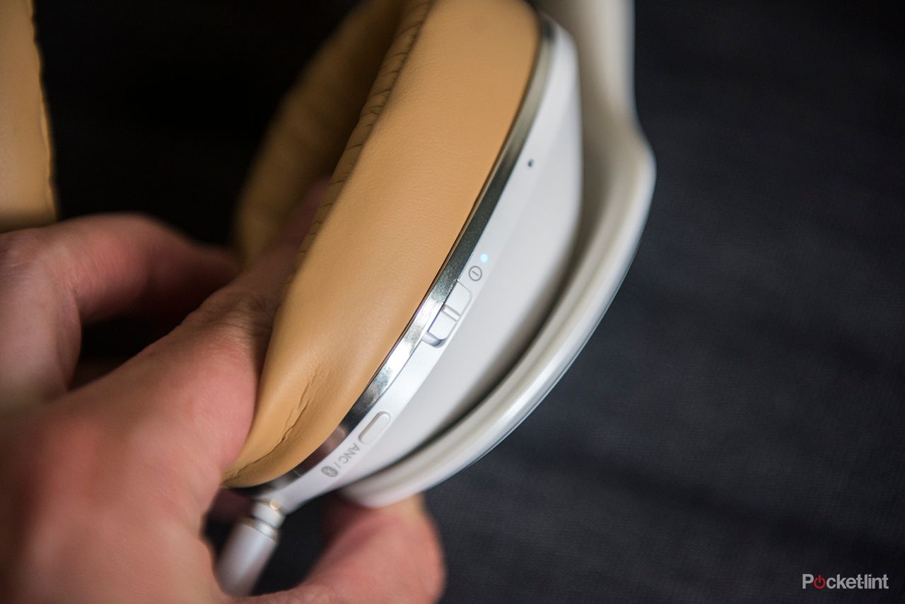 samsung level over headphones review image 4