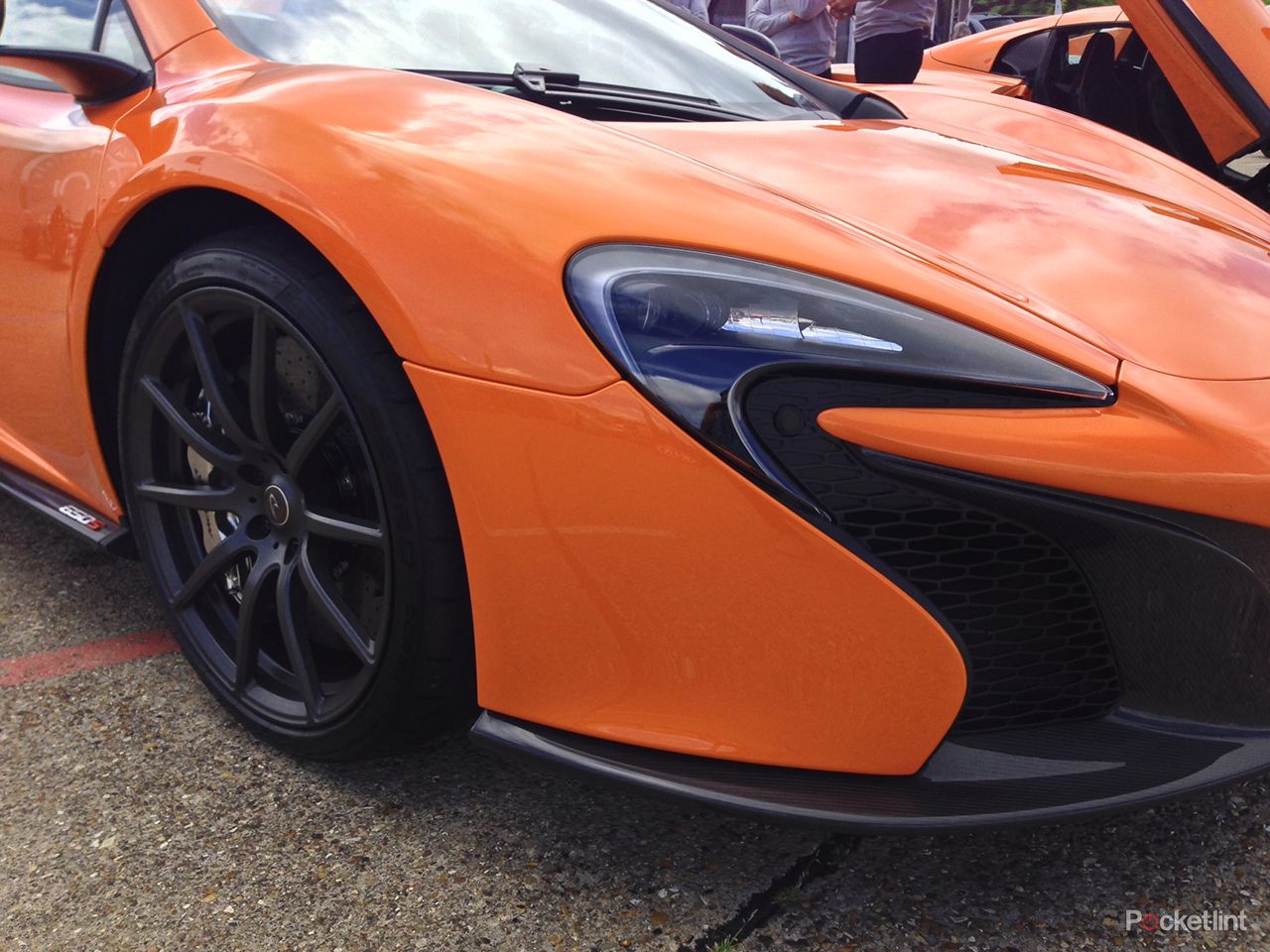 mclaren 650s first drive brit supercar contrasts comfort with savage performance image 16