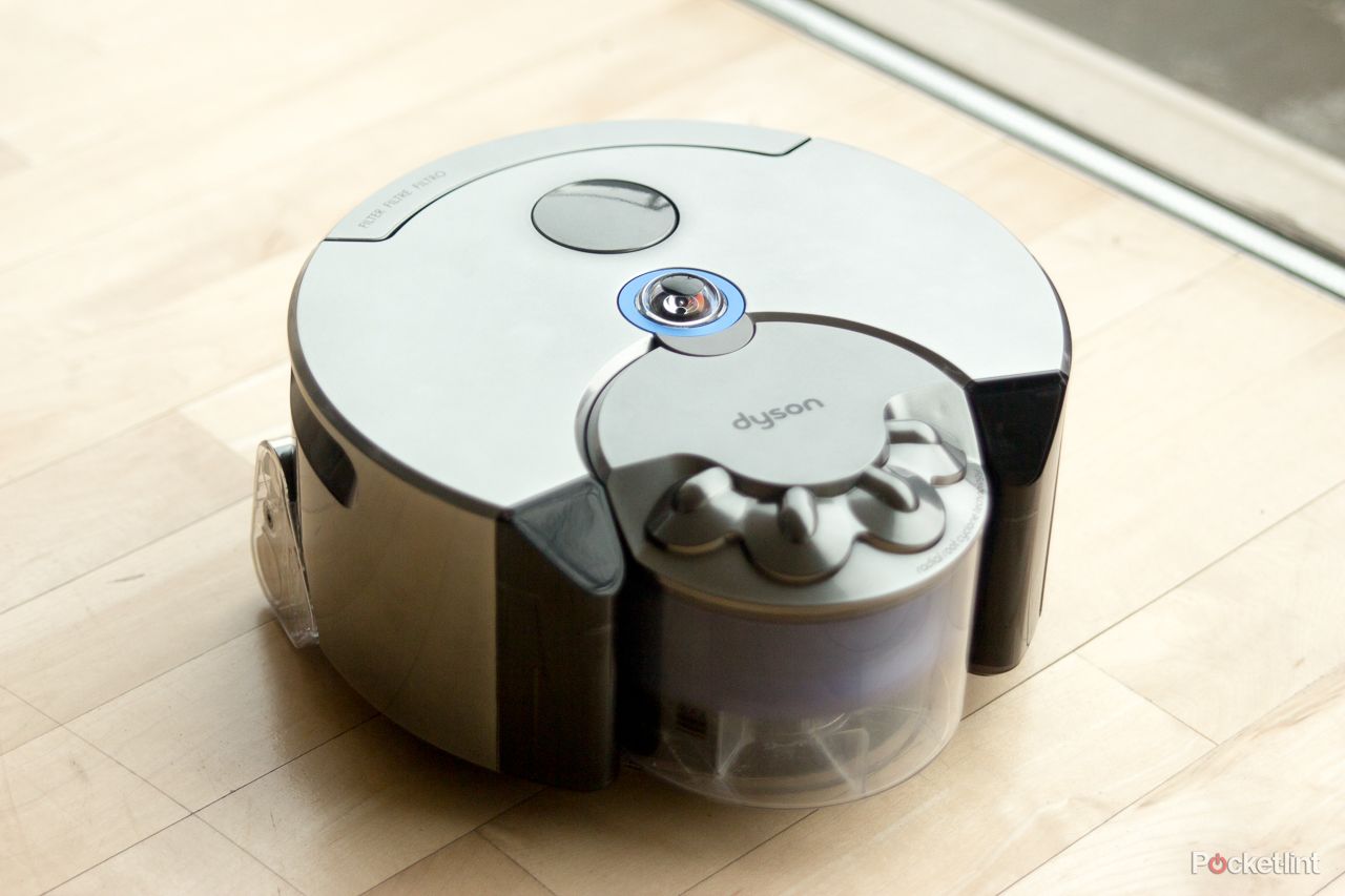 dyson 360 eye robotic vacuum cleaner coming to the uk 2015 image 1