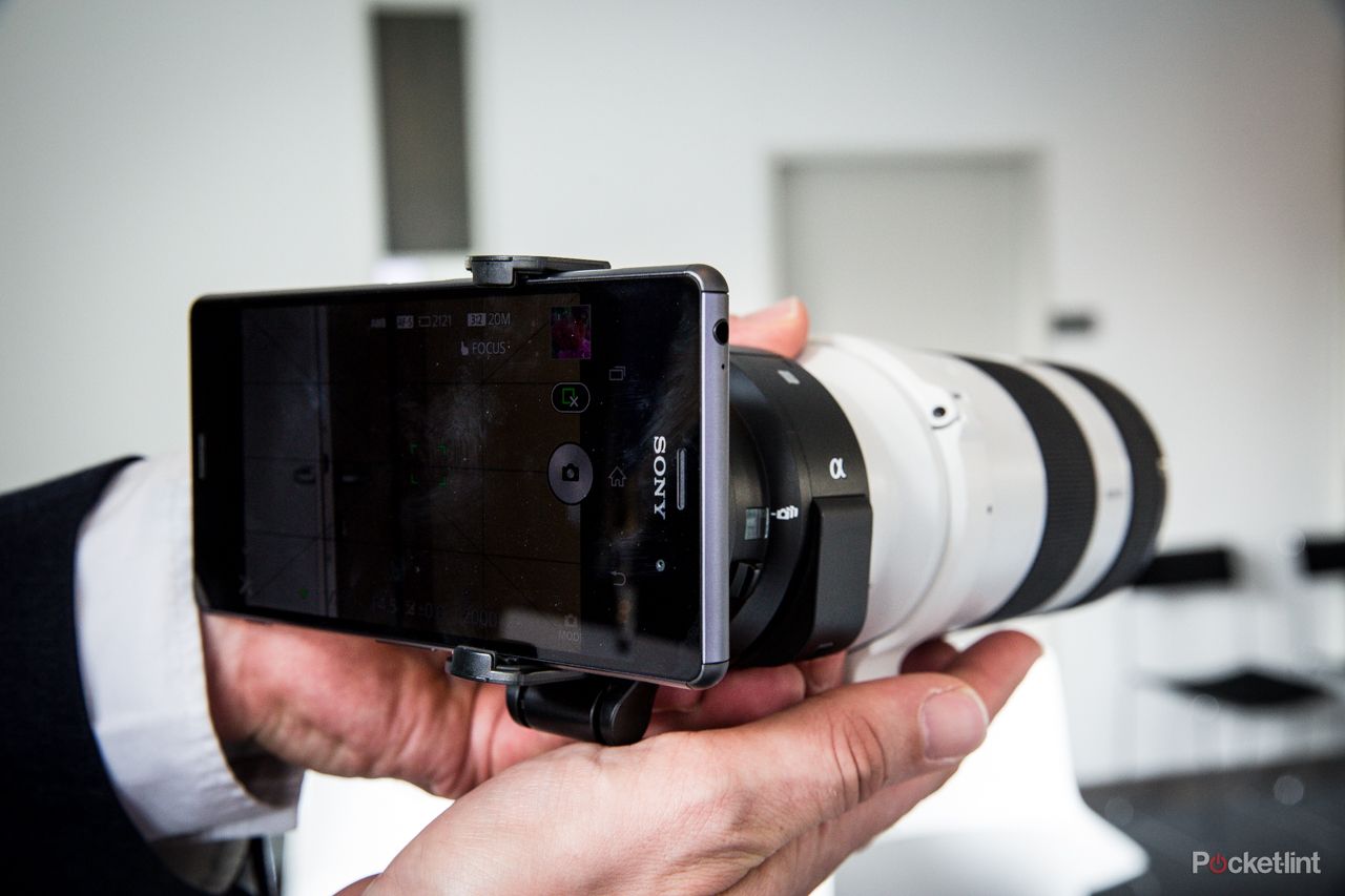 sony qx1 and qx30 bringing real and interchangeable lenses to your smartphone hands on image 4