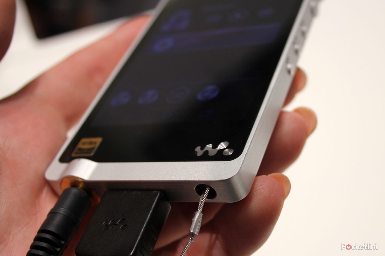 sony nwz zx1 walkman loves high res music is a bit of a handful hands on image 12