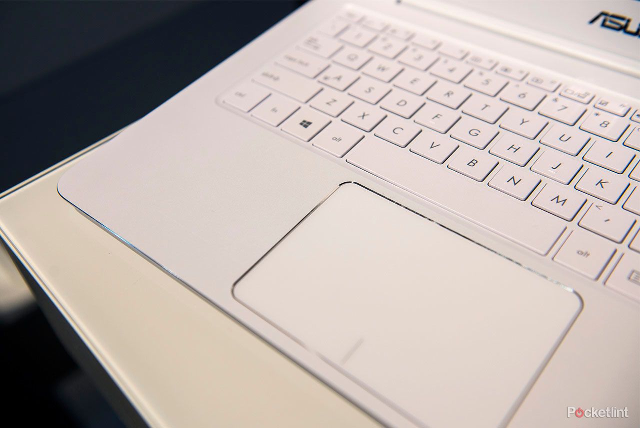 hands on asus zenbook ux305 review image 8