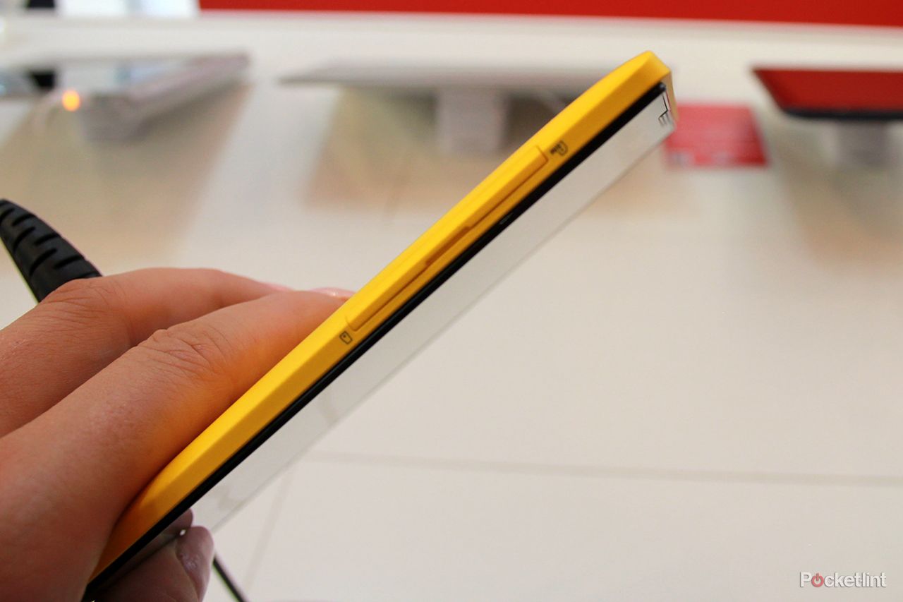 lenovo tab s8 hands on intel inside colourful shell image 6