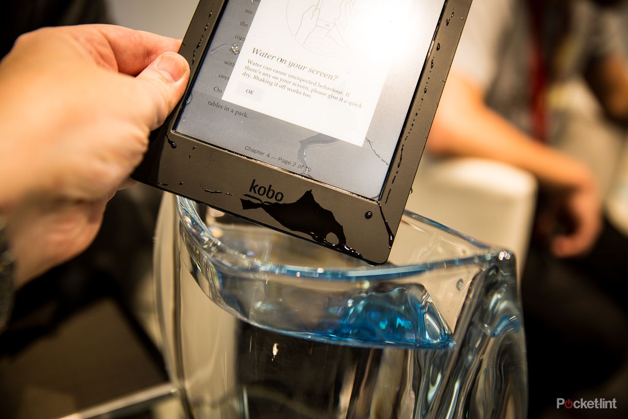 kobo aura h2o ebook reader survives our water test perfect for the bath image 3