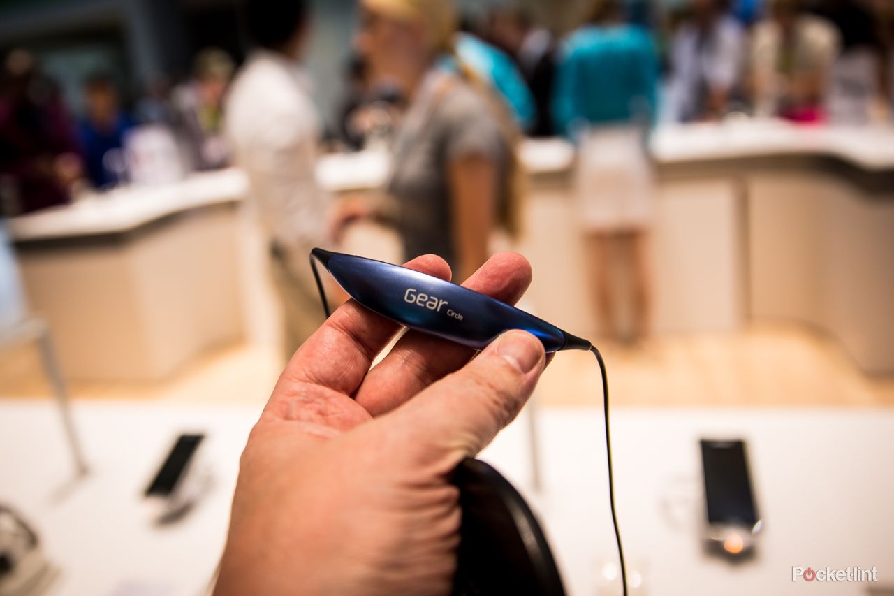 samsung gear circle bluetooth headset perhaps surprises all hands on image 3