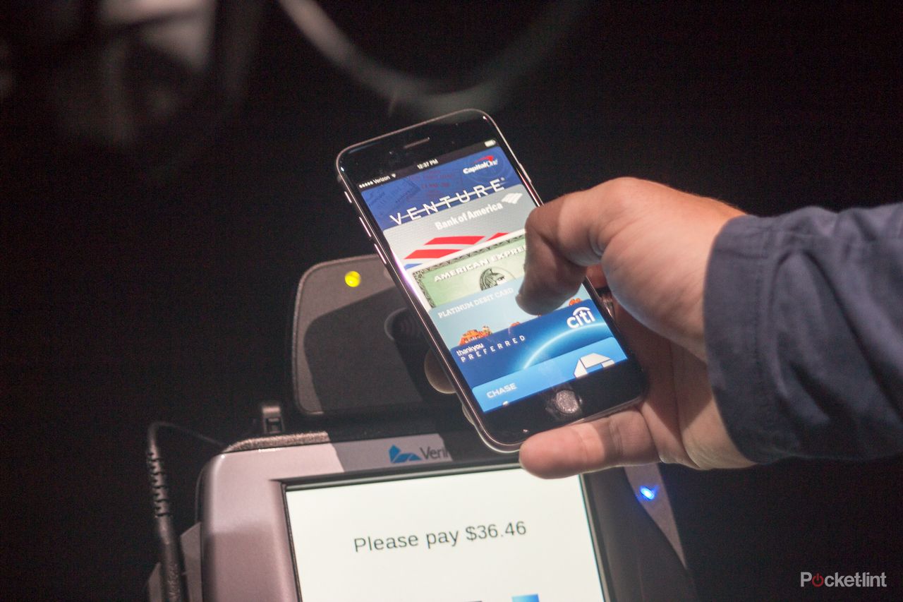 apple pay hands on shopping with your iphone image 2